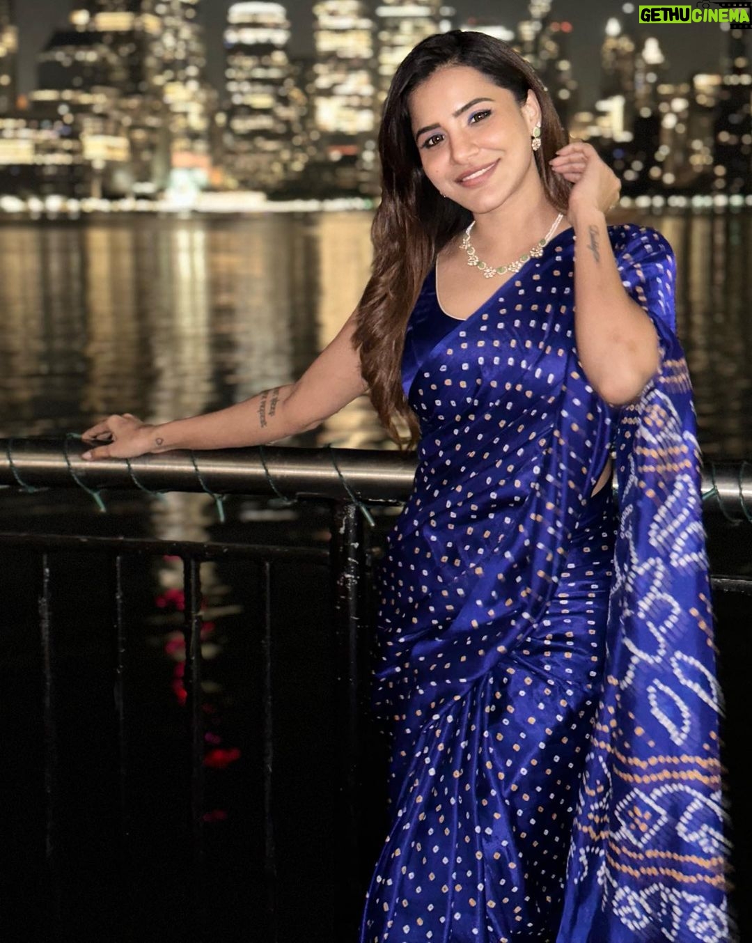 Ashu Reddy Instagram - This place never gets old and bored ❤️⭐️ #ashureddy #newyorkcity #jerseycity #exchangeplace ❣️ New York Skyline