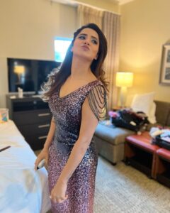 Ashu Reddy Instagram - The most beautiful curve on a woman's body is her smile 😊🐚⭐️😎 #ashureddy #curvesaresexy #beyoutiful #lastpicismyfav 🫶🏻 Austin, Texas