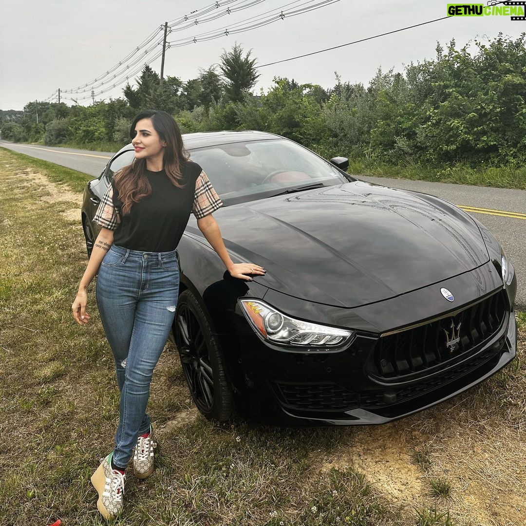 Ashu Reddy Instagram - Virginia, you beauty ☀️❣️ #ashureddy #carlover #maserati #virginia #eventtime 🎊 Ashburn, Virginia