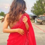 Ashu Reddy Instagram - Senorita❣️ #ashureddy #photodiary #lampost #randomthoughts ⚡️