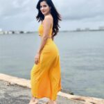Ashu Reddy Instagram - Live like a full moon! 🌕❤️ #ashureddy #liveforyourself #beboldbeyou #evadikashtaluvadivi 😂