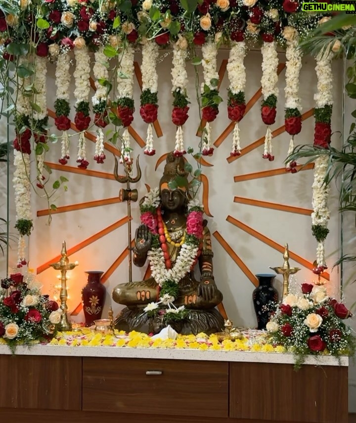 Ashu Reddy Instagram - Maha shivaratri x Women's Day ~ 2024 🔥🌹❤️ #ashureddy #feelingdevotional #omnamahshivaya🕉 #friends #work #fun @urspraveenakadiyala @dr.samatha_01 🥳 #2024 #memories