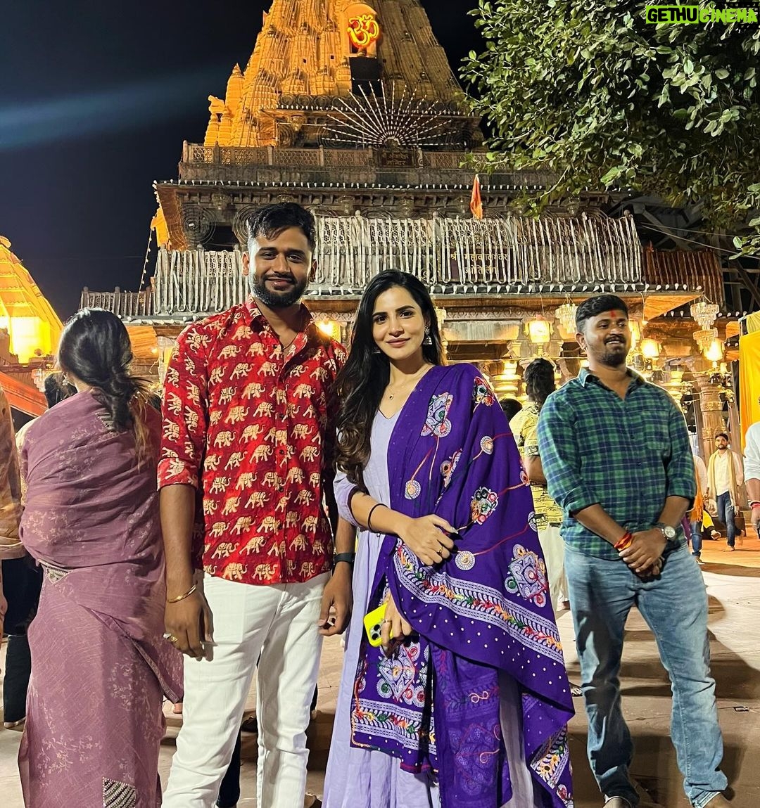 Ashu Reddy Instagram - OM NAMAH SHIVAAYA🙏🌟 Monday morning Bhasm Aarthi 🔥🙏❤️ #ashureddy #mostpowerful #jyotirling #ujjain #mahakal 💥 #blessed #shivaratriweek 🙏 Mahakaleshwar Jyotirlinga