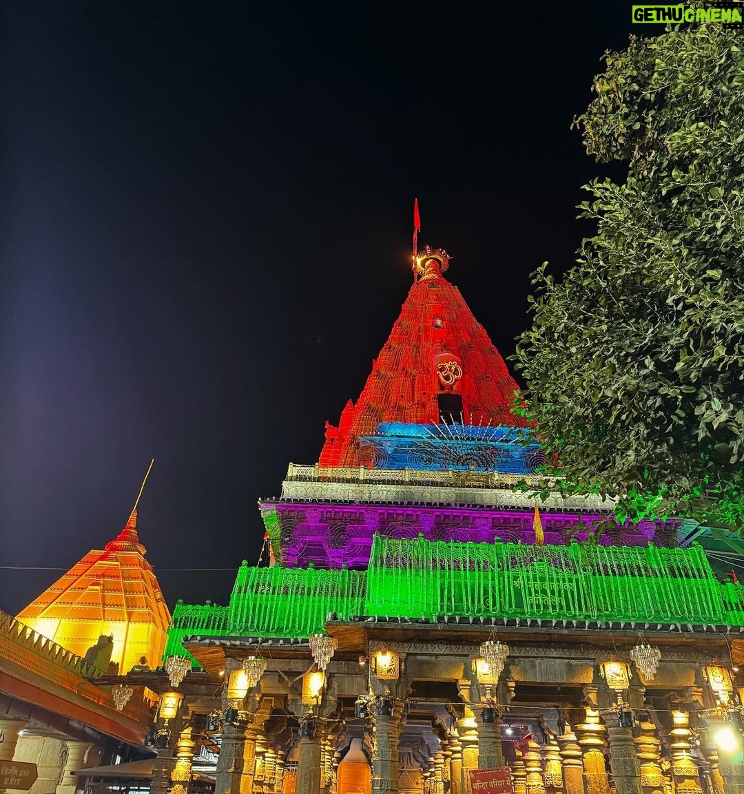 Ashu Reddy Instagram - OM NAMAH SHIVAAYA🙏🌟 Monday morning Bhasm Aarthi 🔥🙏❤️ #ashureddy #mostpowerful #jyotirling #ujjain #mahakal 💥 #blessed #shivaratriweek 🙏 Mahakaleshwar Jyotirlinga