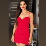 Ashu Reddy Instagram – Life’s short, so is my dress!! 💁🏻‍♀️❤️ #ashureddy #redlittlef#dress #nomakeup #bareskinisthebestskin ❤️
