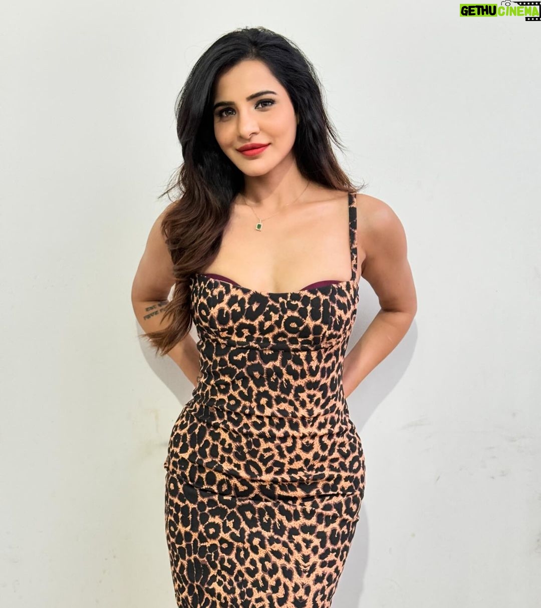 Ashu Reddy Instagram - I'm not Geetanjali but I can accommodate healthy babiesπ #ashureddy #animalFever #leopardprintdress #befashionableforever #biggerpelvislooks #justwatchedthemovie ππ§‘ Dress - @prettylittlething ππ»ββοΈπ»