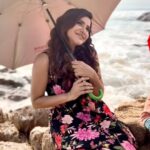 Ashu Reddy Instagram - Beach lovers, assemble..!! 🥹❤️ #ashureddy #naturelover #beautifulbeaches #shootdiaries #throwback #cityofdestiny @officialjoshapp @joshapp.telugu
