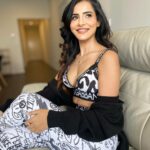 Ashu Reddy Instagram - Radiantly slaying 💙 #ashureddy #ootd #girlsnightout #favsong Special thank you to my current favorite Makeup and Hairstylist in Melbourne - @madhurimakeupandhair_artist ❤️🎉 you are amazing!!