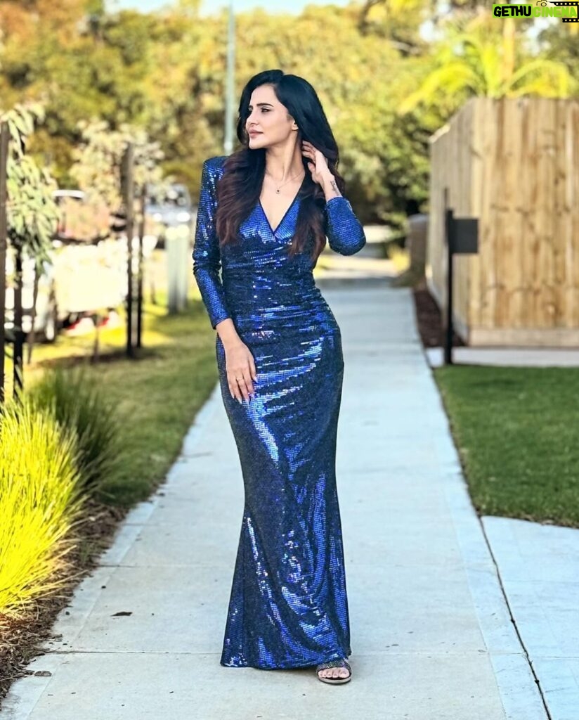 Ashu Reddy Instagram - Blue Sapphire💙 #ashureddy #eventtime #melbourne #dressupdarling