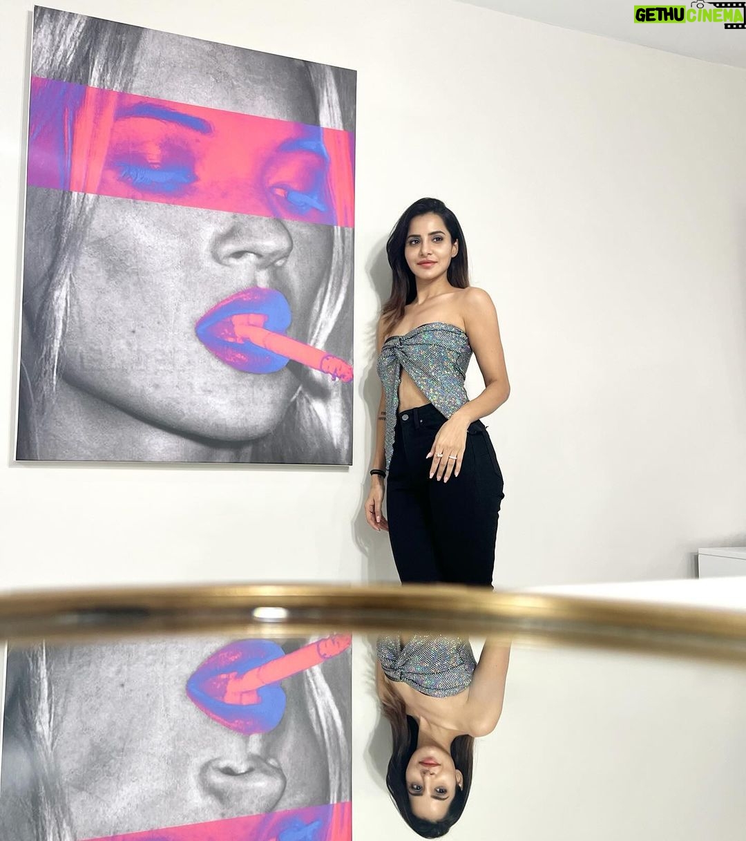 Ashu Reddy Instagram - Risen from the ashes!!⭐️🧡 #ashureddy #photooftheday #croptopday #miamifeels #besimplebutsexy - pc @pavanseemakurti 🎊 Casablanca on the Bay
