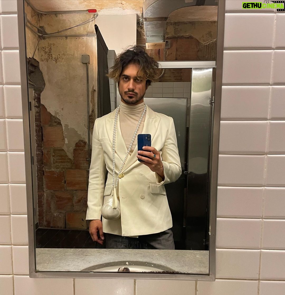 Avan Jogia Instagram - Cream by Prince plays