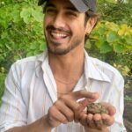 Avan Jogia Instagram - Frogfinder (toad)