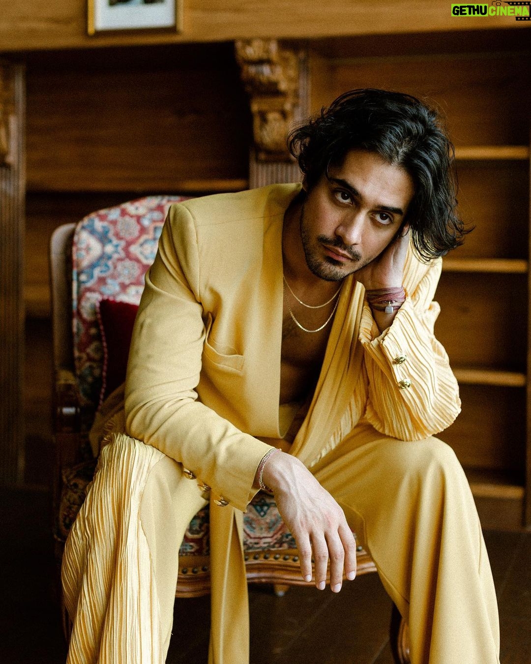 Avan Jogia Instagram - Wiki feet run me my 5 stars