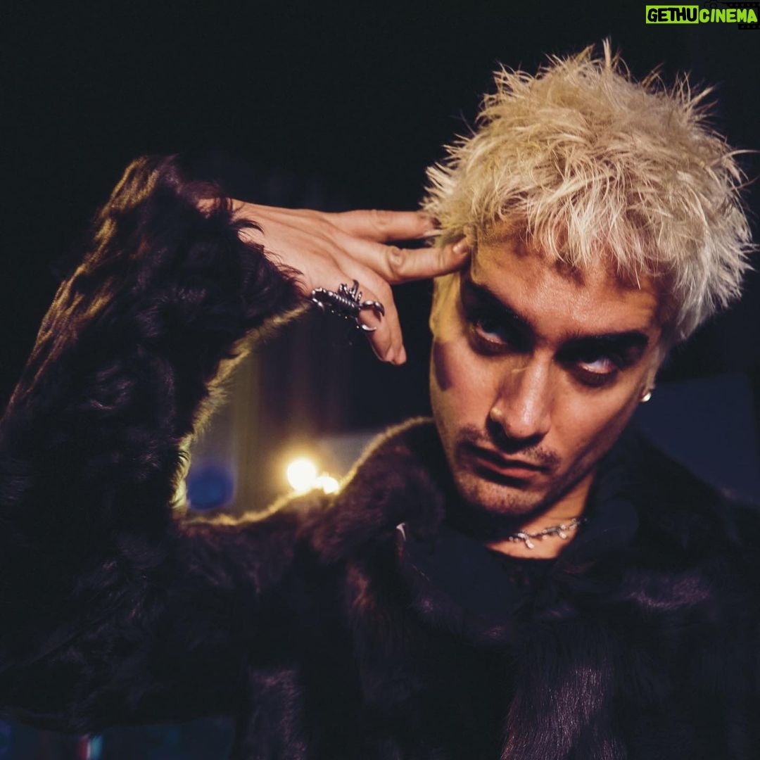Avan Jogia Instagram - For @schonmagazine . . . . . direction + photography. @mynxiiwhite @exclusiveartists using #LeicaSL2s @leicacamerausa fashion. @middleman.store + @kylejulianskye talent. @jogia production. @handleofjamo casting + production. @alabamablonde @striketheblonde_casting first ad. @craigbull grooming. @kathypsantiago location. @air_food_lappart words. @esosa.a