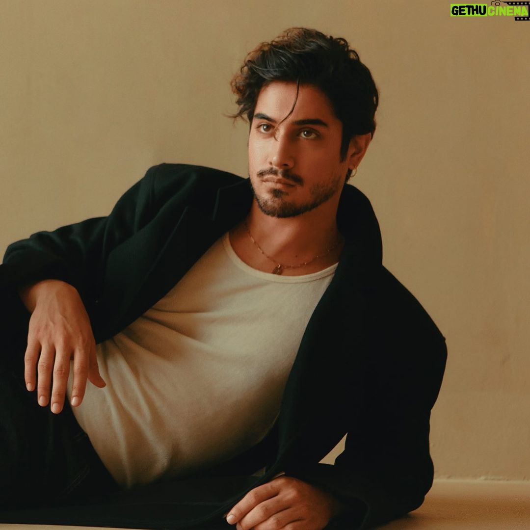 Avan Jogia Instagram - Interview with @lizgillz @grumpymagazine talking about Making things, Victorious, and Door Mouse.
