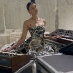 Ayaka Miyoshi Instagram - -MARNI- @marni F/W 24-25 collection in 🇮🇹 彼の創り出す世界はとても澄んでいて 神聖な美しいものだと感じています。 空間、音楽と共に数々のピースたちが 物語を完成させ、新たに紡ぎ出していく。 そんなストーリーをコレクションピース 一つ一つからも感じることができ、 フランチェスコを筆頭にmarniチームが人々に与える愛を 何倍にもして返したいと思えるような 素晴らしいコレクションだったと思います。 Thank you for inviting me:) my esteemed father😘💞 @asliceofbambi @marni #marni