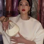 Ayaka Miyoshi Instagram - -VALENTINO- 🤍🤍🤍 @maisonvalentino #VLOGOMOONBAG #VALENTINOLÉCOLE
