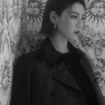 Ayaka Miyoshi Instagram - -DIOR- ディオール ウィメンズ クリエイティブ ディレクターの マリア・グラツィア・キウリが 過去と未来が同時に存在する 「現在」の意味に立ち返って考案したコレクション。 魔女や植物学を伝承し、自然の時間を尊重する 地母神の知恵の継承者といったエッセンスが コレクションに込められている。 イタリア人アーティスト アルベルト・ブッリの作品へ深い造詣が込められ 涙、裂傷、燃焼といったパフォーマティブな要素が特徴。 @dior @mariagraziachiuri #DiorSS24 #SupportedbyDior