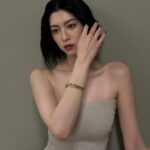 Ayaka Miyoshi Instagram - -Tiffany&Co.- 🕊️🩵 There are no rules. It's all about love for each other. もうすぐバレンタインデー。 愛とは素晴らしいもので 家族、友人、パートナーやその枠に囚われることなく 決して上手くいくことばかりではない人生の中で 互いへの「つながり」と「受け入れ合う心」を 再認識して感謝していく日ではないかと私は考えます。 今回私が身に付けているコレクションたちも シンプルでありながら心ときめくフォルムであり 愛の精神を賛美しています。 一つ一つのジュエリーたちにも 愛のストーリーが紡がれていて素敵☺️ それぞれの日常に愛のパワーを宿し 寄り添ってくれるティファニーのジュエリーです。 Thank you Tiffany for the lovely gift. @tiffanyandco #Tiffanyandco #ATiffanyValentinesDay #TiffanyPartner #PR