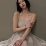 Ayaka Miyoshi Instagram - -Tiffany&Co.- 🕊️🩵 There are no rules. It's all about love for each other. もうすぐバレンタインデー。 愛とは素晴らしいもので 家族、友人、パートナーやその枠に囚われることなく 決して上手くいくことばかりではない人生の中で 互いへの「つながり」と「受け入れ合う心」を 再認識して感謝していく日ではないかと私は考えます。 今回私が身に付けているコレクションたちも シンプルでありながら心ときめくフォルムであり 愛の精神を賛美しています。 一つ一つのジュエリーたちにも 愛のストーリーが紡がれていて素敵☺️ それぞれの日常に愛のパワーを宿し 寄り添ってくれるティファニーのジュエリーです。 Thank you Tiffany for the lovely gift. @tiffanyandco #Tiffanyandco #ATiffanyValentinesDay #TiffanyPartner #PR