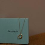 Ayaka Miyoshi Instagram - -Tiffany&Co.- 🕊️🩵 There are no rules. It's all about love for each other. もうすぐバレンタインデー。 愛とは素晴らしいもので 家族、友人、パートナーやその枠に囚われることなく 決して上手くいくことばかりではない人生の中で 互いへの「つながり」と「受け入れ合う心」を 再認識して感謝していく日ではないかと私は考えます。 今回私が身に付けているコレクションたちも シンプルでありながら心ときめくフォルムであり 愛の精神を賛美しています。 一つ一つのジュエリーたちにも 愛のストーリーが紡がれていて素敵☺️ それぞれの日常に愛のパワーを宿し 寄り添ってくれるティファニーのジュエリーです。 Thank you Tiffany for the lovely gift. @tiffanyandco #Tiffanyandco #ATiffanyValentinesDay #TiffanyPartner #PR