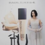 Ayaka Miyoshi Instagram - -LANCÔME- 今回のリニューアルでさらに強化された 「 #美しさ止まらない私 」を体現している 私のリアル推しファンデ ”タンイドル ウルトラ ウェア リキッド N“ なんといってもその魅力は お肌が呼吸出来るような薄さをかなえたことによって 長時間外出しても美しさが崩れず 伸びが良く肌との密着が心地良い幸福感。 今回私はB-01とO-01を それぞれ顔の外側と内側で使い分けましたが 時間が経過してくると共に さらに綺麗なお肌を保てている気がして 大満足なファンデーションでした♡ 銀座三越では期間限定で2/13までイベントを開催中。 このポップアップでは限定リップが手に入る他 BAさんに教えてもらいながら 自分にマッチする美しいひとつに出会えるかも。 さらにイベントではバレンタインメイクの 体験ができるようなので この機会に是非特別な思い出を♡ #PR #ウルトラファンデ #美しさ止まらない私 #lancomemakeup @lancomeofficial