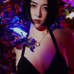 Ayaka Miyoshi Instagram - 🥀🥀🥀 M girl photographer: @ninagawamika stylist: @masataka_hattori hair: @hori_0227 makeup: @kie_0 🥀🥀🥀