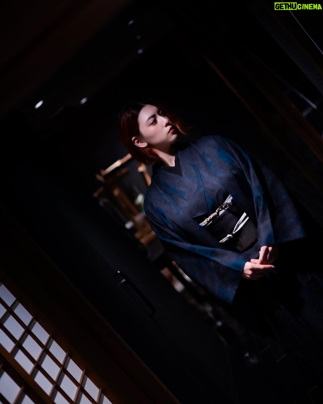 Ayaka Miyoshi Instagram - Go ahead and stop, go ahead and stop. Even in those busy days, I don't want to forget to touch beautiful things. Japanese kimonos are very deep and detailed, so it's a moment when you should be proud of the delicate work of the craftsmen. I'm glad that all my fans have come into contact with the Japanese culture that I value. The beauty of a person's heart is expressed in the things they make, and people with the same beautiful heart are overflowing around them. @scope_coco @yoshikimono 唯一無二