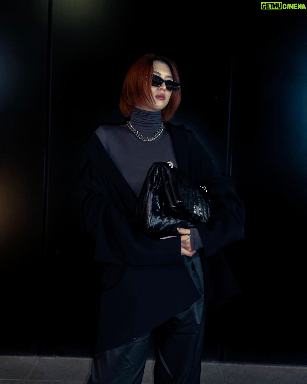 Ayaka Miyoshi Instagram - o o t d tops: @harunobumurata jacket: @studiodoe pants: @treemingbird_official shoes: @courreges jewelry: @tiffanyandco bag: @balenciaga sunglasses: @gentlemonster #ootd #harunobumurata #studiodoe #treemingbird #courreges #tiffanyandco #balenciaga #gentlemonster