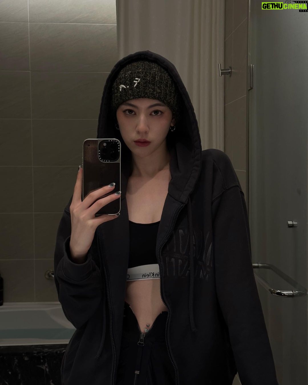 Ayaka Miyoshi - 147.2K Likes - 🐣춥지만 행복해🐣ㅎㅎ