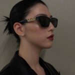 Ayaka Miyoshi Instagram – -Tiffany&Co.-
Tiffany Eyewear
ティファニーのアイコニックなモチーフである「Tiffany T」
メガネ、サングラス共に
サイドに煌びやかで華やかな存在感を纏って登場。
ラグジュアリーで特別感のあるアイテムは
日常のファッションをより楽しませてくれるはず。
@tiffanyandco
#TiffanyEyewear
#TiffanyT
#EssirolLuxottica
#TiffanyPartner
#PR