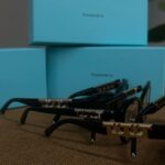 Ayaka Miyoshi Instagram – -Tiffany&Co.-

Tiffany Eyewear

ティファニーのアイコニックなモチーフである「Tiffany T」

メガネ、サングラス共に
サイドに煌びやかで華やかな存在感を纏って登場。

ラグジュアリーで特別感のあるアイテムは
日常のファッションをより楽しませてくれるはず。

@tiffanyandco 
#TiffanyEyewear
#TiffanyT
#EssirolLuxottica
#TiffanyPartner
#PR