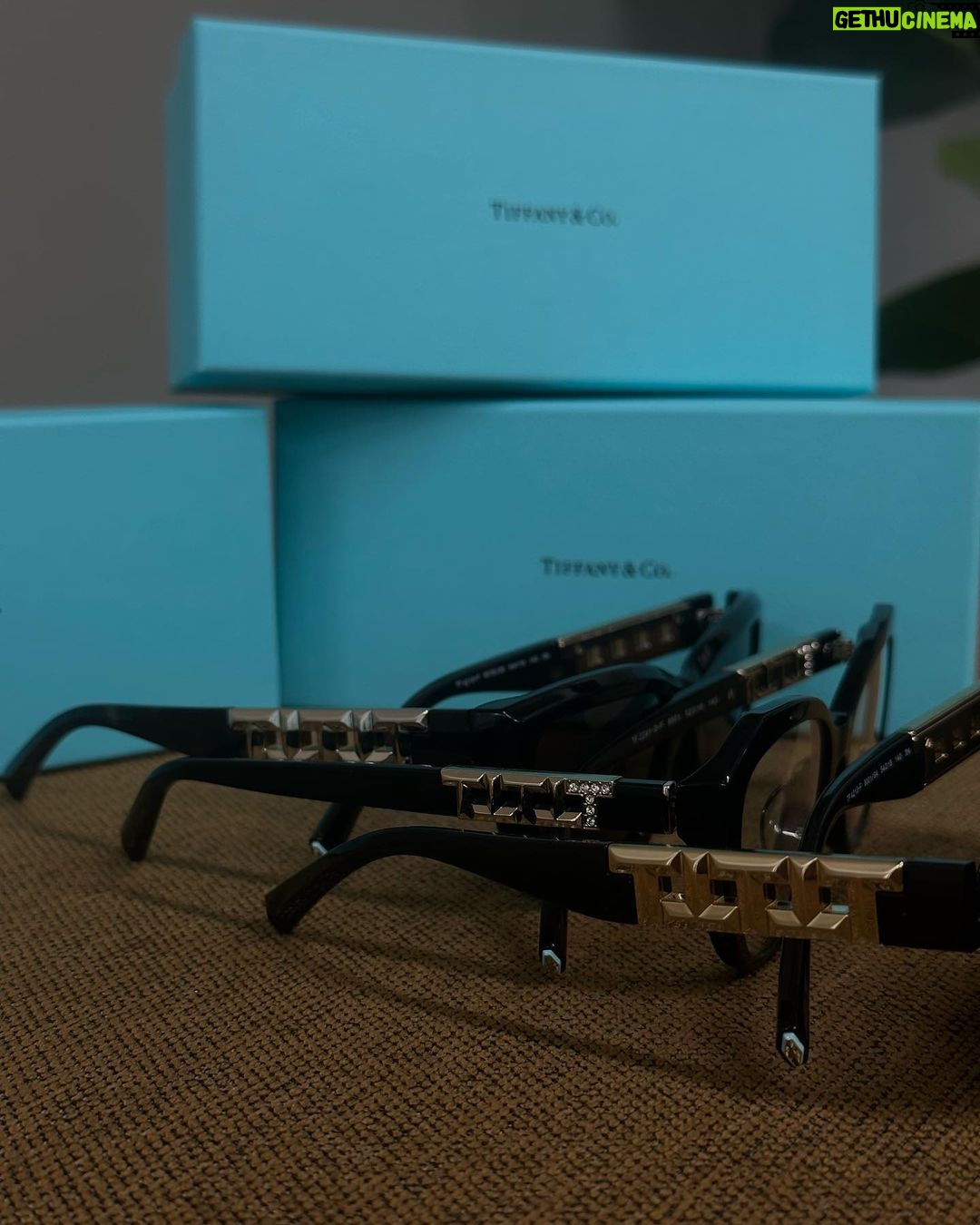 Ayaka Miyoshi Instagram - -Tiffany&Co.- Tiffany Eyewear ティファニーのアイコニックなモチーフである「Tiffany T」 メガネ、サングラス共に サイドに煌びやかで華やかな存在感を纏って登場。 ラグジュアリーで特別感のあるアイテムは 日常のファッションをより楽しませてくれるはず。 @tiffanyandco #TiffanyEyewear #TiffanyT #EssirolLuxottica #TiffanyPartner #PR