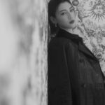 Ayaka Miyoshi Instagram - -DIOR- ディオール ウィメンズ クリエイティブ ディレクターの マリア・グラツィア・キウリが 過去と未来が同時に存在する 「現在」の意味に立ち返って考案したコレクション。 魔女や植物学を伝承し、自然の時間を尊重する 地母神の知恵の継承者といったエッセンスが コレクションに込められている。 イタリア人アーティスト アルベルト・ブッリの作品へ深い造詣が込められ 涙、裂傷、燃焼といったパフォーマティブな要素が特徴。 @dior @mariagraziachiuri #DiorSS24 #SupportedbyDior