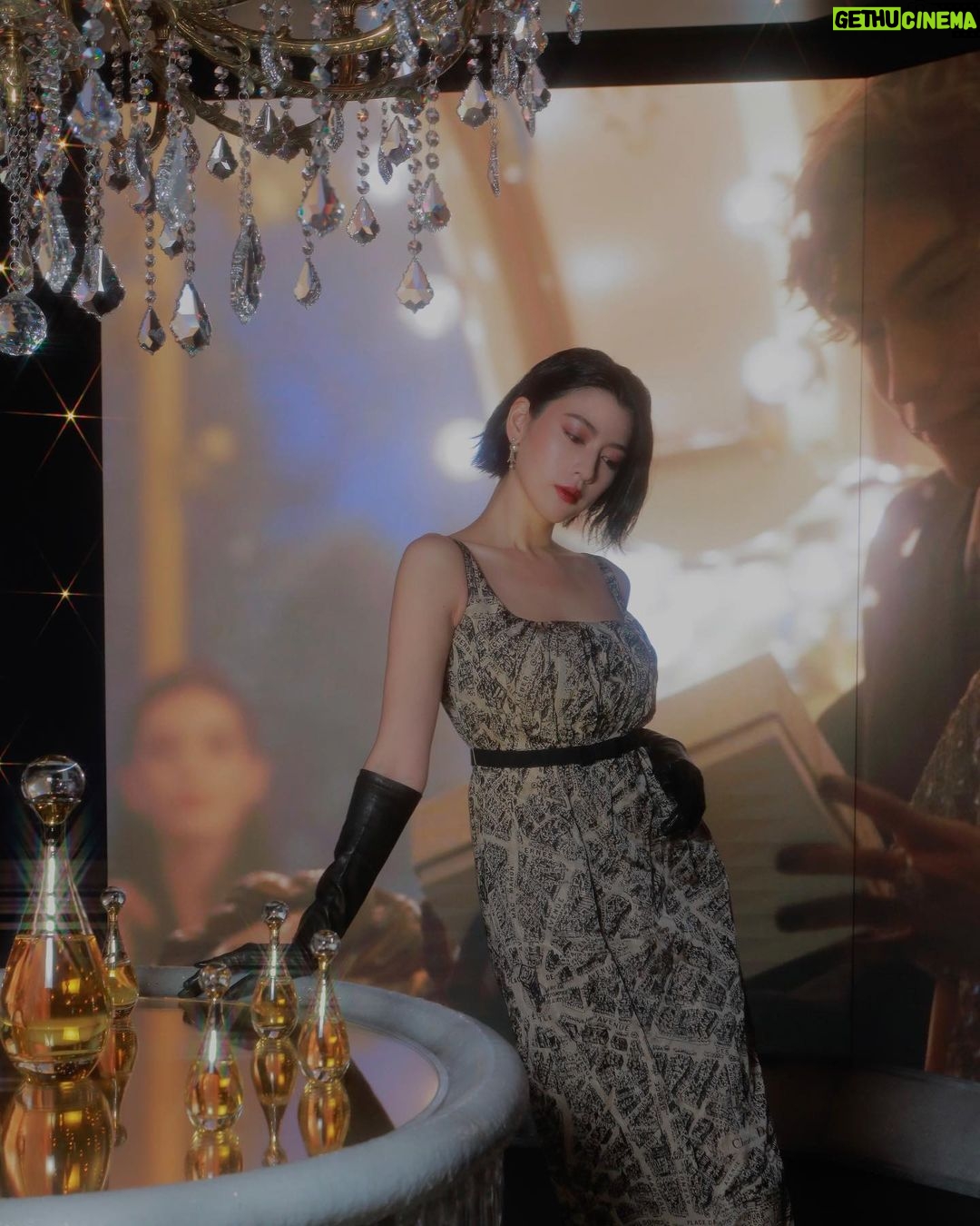 Ayaka Miyoshi Instagram - -Dior Beauty- クリスチャン・ディオールが愛した パリのチュイルリーガーデンをテーマに 六本木ヒルズアリーナに期間限定オープンする、 「GARDEN OF DREAMS -ガーデン オブ ドリームズー」 幻想的に輝くホリデーガーデンはまさに 静寂な美しいパリにタイムスリップしたかのような空間。 普段とはまた少し異なる特別感と 胸が高鳴る夢のような「ガーデン オブ ドリームズ」 パリを代表するチュイルリー庭園にインスパイアされた ホリデー限定のメイクアップコレクションなども。 是非特別な時間を。 @diorbeauty @dior #DREAMINDIOR #DIORHOLIDAYS #ガーデンオブドリームズ #SupportedByDior Roppongi Hills Arena