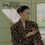 Ayaka Miyoshi Instagram - -PRADA- 「プラダ ビューティ トウキョウ」が原宿にオープン PRADAの数々のフレグランスを体験できる他 UVプリントを施せる限定サービスも。 この機会に是非華やかな香りに包まれながら特別な体験を🎁 #prada #PradaParadoxe #PradaBeauty #プラダパラドックス #pr