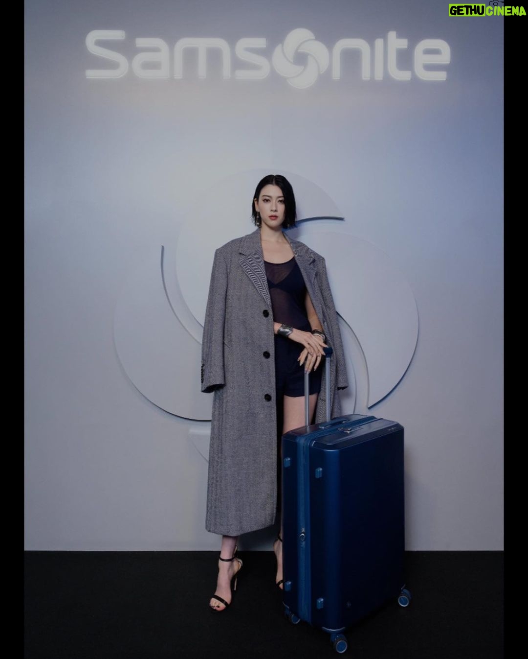 Ayaka Miyoshi Instagram - -Samsonite- それは本当に偶然の出来事でした。 2月にお仕事でパリに行った時 どう頑張ってももうスーツケースに 荷物が入り切らなくて エコバッグにも入り切らなくて パリの @mysamsonite でスーツケースを購入し そこから新たな相棒としてずっと 私と共に旅をしてくれていました。 そんなことをお話ししていたら なんと今回のイベントに呼んでいただき… Samsoniteの誕生から、 初めて車輪を付けたスーツケースである歴史 そして @alexandermcqueen とのコラボなど このイベントを通して様々な一面を見させて頂きました。 私にとって旅とは 自分自身を保つためにも 新たな自分を発見するためにも そしてより自分を好きになるためにも なくてはならないものです。 そんな旅に必要不可欠なスーツケース。 My journey will continue to be with Samsonite… Thank you for having me:) #DestinationSamsonite @mysamsonite @samsonitejpn
