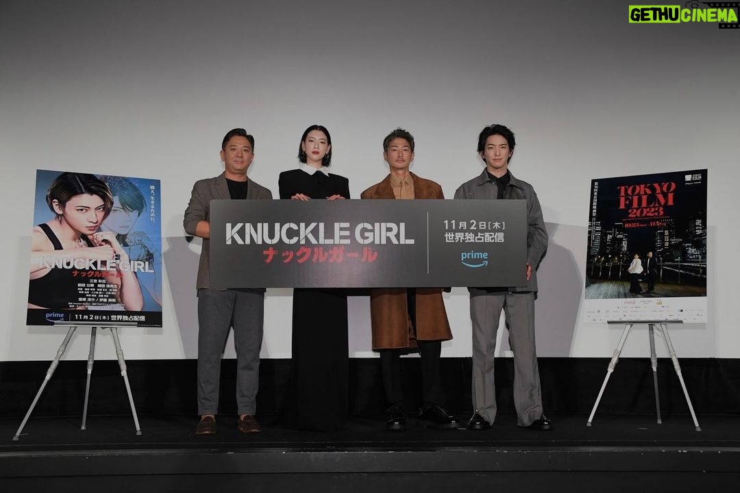 Ayaka Miyoshi Instagram - -KNUCKLE GIRL- prime video世界独占配信 日韓共同作品 『ナックルガール』 東京国際映画祭でのワールドプレミア そして舞台挨拶が無事終了しました。 まずは、配信作品ではありますが 東京国際映画祭にて特別上映作品として お招き頂けたことをとても光栄に思います。 この作品は 新感覚アクションクライムエンターテインメントであり また誰しもが持っているであろう 自身の内なる闘争心や葛藤、 爆発させてしまいたい様々な感情を 主人公の蘭が体現していますが それと同時に視聴者のその心を ぐっと後押ししてくれるような作品でもあります。 この映画には 完璧な人など誰一人居ません。 それぞれの生きてきた背景や 今直面している壁や葛藤を どのキャラクターからも 繊細に感じ取っていただけると思います。 だからこそ共感できる部分や 寄り添える気持ちがあるのではないかと 私自身がこの作品を客観的に見たときに 強く感じ取りました。 チャン監督をはじめ 脚本家 プロデューサー スタッフの皆様 制作に携わってくださった皆様 韓国のアクションチーム 日本のアクションチーム そして俳優陣が 長い期間この作品に向き合い 魂を込めて作った映画です。 11/2より 世界配信となります。 是非多くの方に見ていただけたら嬉しいです! @primevideojp @yosuke_kubozuka @maeda.gouki #ナックルガール #knucklegirl
