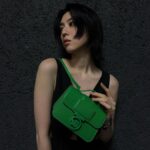 Ayaka Miyoshi Instagram – -LONGCHAMP-
 

ロンシャン【ボックス-トロット】を
品のあるマスキュリンなコーディネートと共に。
 
AT THE RACESをテーマに
現代のパリジェンヌが競技場で過ごす
休日を描いたコレクション。
 
25ans 10月号では新作バッグとルックを
着用しています。
 
是非チェックしていただけたら嬉しいです！
 

#LongchampBoxTrot
#LongchampFW23
#ロンシャン
#gifted
