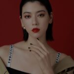 Ayaka Miyoshi Instagram - -DIOR BEAUTY- 輝かしい美しさを放ち 自分自身を魅了していくDIOR SHOWが 新しくリニューアルし8月18日(金)に登場。 今回も アイシャドウ、マスカラ、 アイライナー、アイブロウペンシルなどのプロダクトが 豊富なバリエーションで展開されます。 私は アイシャドウ《673 レッドタータン》を メインにメイク💄 @yudai_makino よりナチュラルな処方になったことにより 軽やかでふわっとする広がりと 滑らかな質感が実現。 絶妙なバランスを表現してくれます。 @diorbeauty @dior #ディオールショウ #DIORSHOW #SupportedbyDior