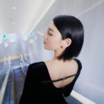 Ayaka Miyoshi Instagram - -Tiffany&Co.- 🎁🎁🎁 ティファニーからホリデーの限定商品が発売。 華奢な可憐さの中にある美しい存在感が 日常にときめきを齎してくれるはず。 ダイヤモンドバイザヤードのブレスレットは 自分にとっても特別感があり これからの日常使いに必ず必要な相棒。 そしてオープニングイベントでも訪れた ティファニー表参道は ステンドグラスに着想を得たうっとりとする天井や 現代アートなど開放的な空間がとても魅力的。 是非実際に訪れてみてほしいです☺️🎁 @tiffanyandco #Tiffanyandco #ATiffanyHoliday #TiffanyOmotesando #TiffanyPartner
