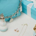 Ayaka Miyoshi Instagram - -Tiffany&Co.- 🎁🎁🎁 ティファニーからホリデーの限定商品が発売。 華奢な可憐さの中にある美しい存在感が 日常にときめきを齎してくれるはず。 ダイヤモンドバイザヤードのブレスレットは 自分にとっても特別感があり これからの日常使いに必ず必要な相棒。 そしてオープニングイベントでも訪れた ティファニー表参道は ステンドグラスに着想を得たうっとりとする天井や 現代アートなど開放的な空間がとても魅力的。 是非実際に訪れてみてほしいです☺️🎁 @tiffanyandco #Tiffanyandco #ATiffanyHoliday #TiffanyOmotesando #TiffanyPartner