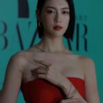 Ayaka Miyoshi Instagram - -HARPER'S BAZAAR- 【10th Anniversary of Harper's Bazaar Japan Edition】 日本版創刊10周年を記念して 新国立美術館にて行われた アニバーサリーイベントに ご招待いただきました。 1867年にニューヨークで創刊され 長い歴史と共に「Women on the Frontier」を掲げながら その魅力を発信していく最前線の ラグジュアリーファッションメディアである Harper's Bazaarと そこから生まれる愛や絆、精神を共に 深く根強く体現しているのが Tiffanyのジュエリーであると 改めて感じることのできた素晴らしい時間でした。 そんな愛のあるヒストリーを紡いでいく記念すべき場に ジャン・シュランバージェのジュエリーと共に 立たせていただけたことを光栄に思います。 改めて 10周年おめでとうございます！ #HarpersBAZAAR #HarpersBAZAARjapan #BazaarJapan10