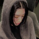Ayaka Miyoshi Instagram - -THREE- 2024 SPRING MAKEUP COLLECTION “DELICIOUS DETOUR” プレイフルな探究心。 思いもよらぬ「まわり道」で見つけた未体験と新発見。 決まりきったことをたどるのではなく 予期せぬ路線変更をおもいっきり楽しむ。 最短ルートを目指さなくたっていい。 遠まわりしてはじめて見つける ミクロな刺激とエモーショナルな感動。 2024年、THREEが提案するプレイフルな春。 フリーマインドで彩るマルチなカラーバームや、 ミルキーなアイライナーやマスカラなど プレイフルに楽しめるアイテムたち。 今回私はまたカラーものに縁を感じたので 目元やチークなど自由自在に表現を楽しめる グラムトーンカラーカスタードのカラーバームをチョイス。 下瞼にはラインでほのかな煌めきを。 私たちの人生を豊かにする“おいしい”まわり道で、自由に彩って。 @threecosmetics #DeliciousDetour_THREE #グラムトーンカラーカスタード #PR