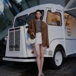 Ayaka Miyoshi Instagram - -PRADA- Prada Aoyamaにある #PradaFW23 キオスクを訪れました🌼 お花を主役にしたプラダの特別なアクティビティが 9/14~9/16まで世界各地で開催中。 マリーゴールド、デイジー、ヒマワリの種を詰めたパッケーが ミラノ、ロンドン、パリ、ニューヨーク、ドバイ、 ソウル、香港、北京、上海、成都、 広州、アランヤ、東京のフラワーキオスクにて 数量限定で配布されます🌼 皆様も是非立ち寄ってみてください🌼   @prada #PradaFW23 #ad