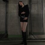 Ayaka Miyoshi Instagram – -VERSACE-

【GRECA GODDESS TOP HANDLE BAG】

LAで発表された2023A/Wコレクションは
1980年代のムードを表現したパワーショルダーのジャケットや
ドレープのディテールが美しいミニドレス
クロコダイルレザーを使用したセットアップなど
ゴージャスかつエレガントなデザインのコレクションとなり、

なかでも重要なポイントとなった
新作のグレカ ゴッデスは、
ヴェルサーチェの神話と
ラグジュアリーの文化を融合させたラインで
シンボルであるグレカの徽章を施している。

多彩な表情と強さを放つデザインで
様々なスタイリングにマッチ。

@versace 
#VersaceFW23
#VersaceGrecaGoddess
#PR