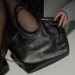 Ayaka Miyoshi Instagram – -Miu Miu-
「MIU IVY」popup store
カレッジのロッカールームを彷彿とさせる店内に
クラシカルなユニフォームにインスパイアされた
フレッピーなムードの最新コレクションが並ぶポップアップストア。
今回は私が身につけている新作バッグや
アイコンバッグ「アルカディ」
アイコニックなペニーローファーの新素材
そして2023年秋冬ファッションショーで発表された
「Church’s X MIU MIU」コラボレーションモデルの
レースアップシューズと
ダブルモンクストラップシューズを発売。
伊勢丹新宿店 本館1 階 ザ・ステージ にて
9/6~9/12まで開催中。
@miumiu
#MiuMiu
#MiuIvy
#ChurchsXMiuMiu