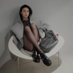 Ayaka Miyoshi Instagram – -Miu Miu-

「MIU IVY」popup store

カレッジのロッカールームを彷彿とさせる店内に
クラシカルなユニフォームにインスパイアされた
フレッピーなムードの最新コレクションが並ぶポップアップストア。

 
今回は私が身につけている新作バッグや
アイコンバッグ「アルカディ」
アイコニックなペニーローファーの新素材
そして2023年秋冬ファッションショーで発表された
「Church’s X MIU MIU」コラボレーションモデルの
レースアップシューズと
ダブルモンクストラップシューズを発売。

伊勢丹新宿店 本館1 階 ザ・ステージ にて
9/6~9/12まで開催中。

@miumiu 
#MiuMiu 
#MiuIvy 
#ChurchsXMiuMiu