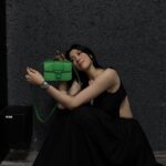 Ayaka Miyoshi Instagram – -LONGCHAMP-
 

ロンシャン【ボックス-トロット】を
品のあるマスキュリンなコーディネートと共に。
 
AT THE RACESをテーマに
現代のパリジェンヌが競技場で過ごす
休日を描いたコレクション。
 
25ans 10月号では新作バッグとルックを
着用しています。
 
是非チェックしていただけたら嬉しいです！
 

#LongchampBoxTrot
#LongchampFW23
#ロンシャン
#gifted