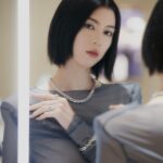Ayaka Miyoshi Instagram – -Tiffany&Co.-

This is my favorite new collection:)🩵

「ティファニーフォージ」は
過去のアーカイブ作品から着想を得た
シルバーチェーンのコレクションで
サイズや付け方によって
様々な表情を見せてくれるジュエリー。

そしてティファニー表参道は
ステンドグラスに着想を得た天井や
様々な現代アートの作品展示も魅力のひとつ。

是非運命のジュエリーを。

Thank you for the beautiful gift!!! @tiffanyandco 

#Tiffanyandco 
#TiffanyForge
#TiffanyOmotesando
#TiffanyPartner